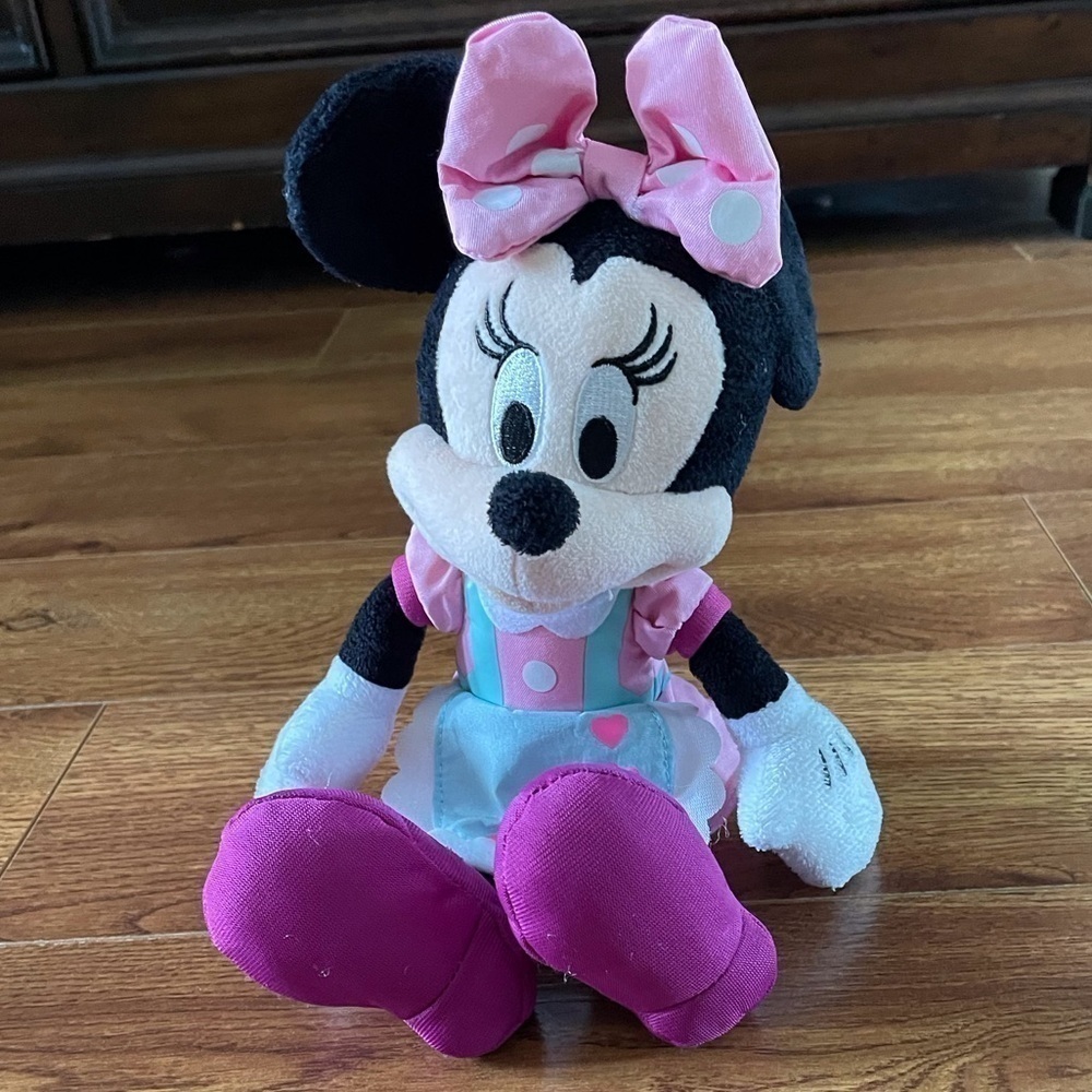 Disney Minnie Mouse Shop stuffed figure